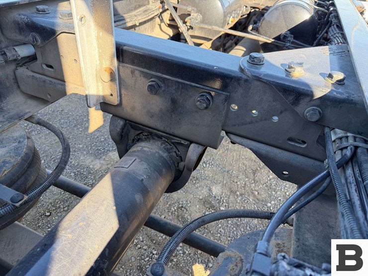 2015-kenworth-t800-image-16