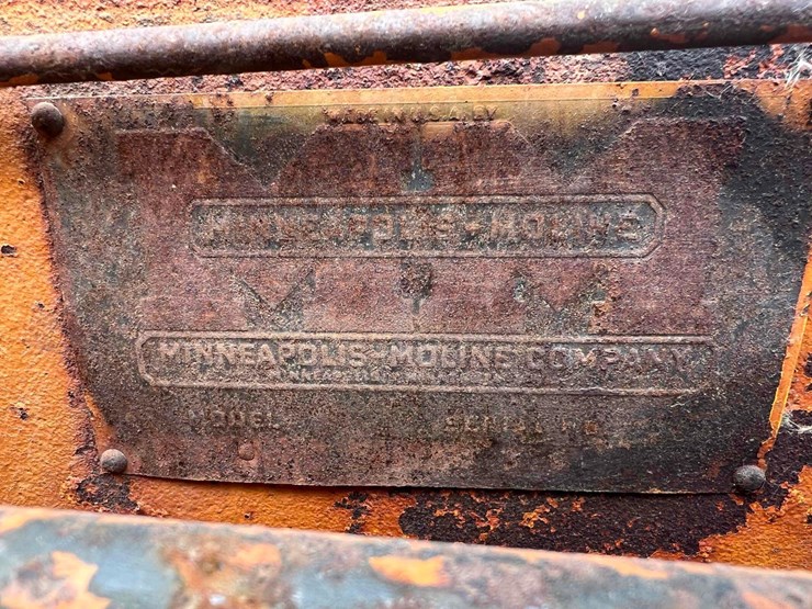 minneapolis-moline-tractor-image-11