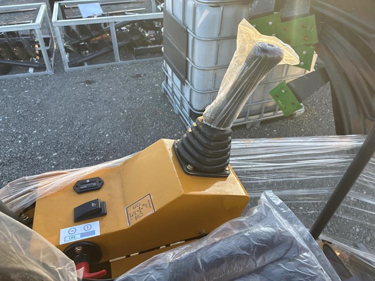 #115382-•-rt-15r-mini-excavator-image-13