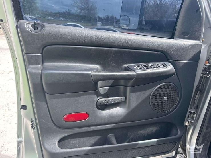 2005-dodge-ram-1500-image-14