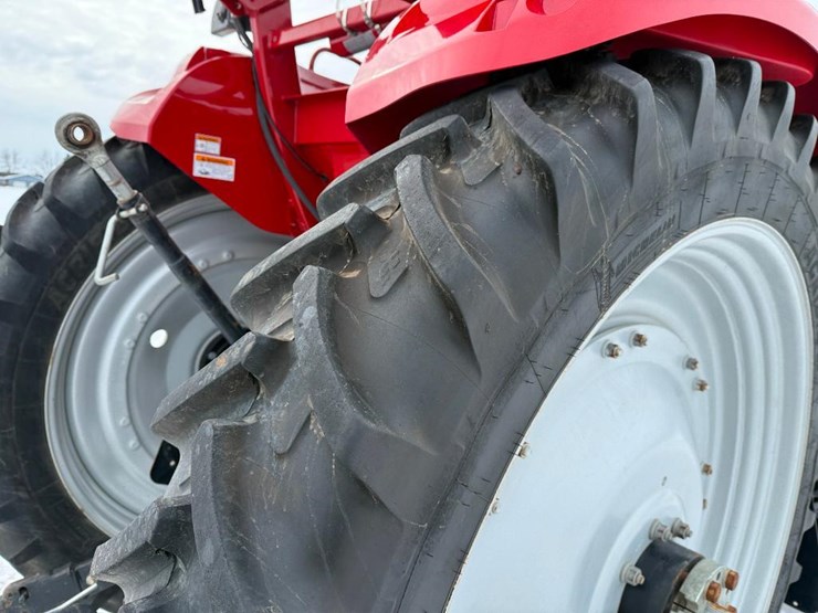 case-ih-farmall-140a-image-10