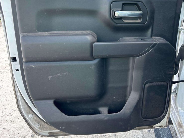 2023-chevrolet-silverado-1500-image-19