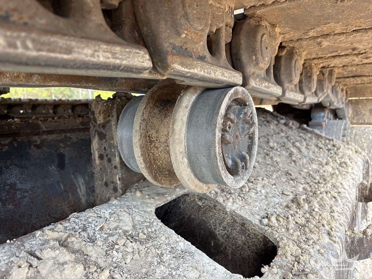 2017-caterpillar-336f-image-35