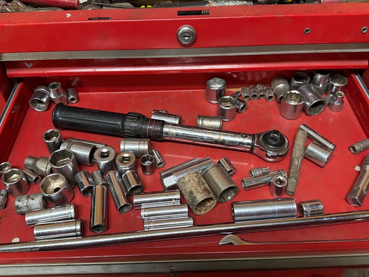 #36-•-metal-toolbox-with-misc-tools-image-6