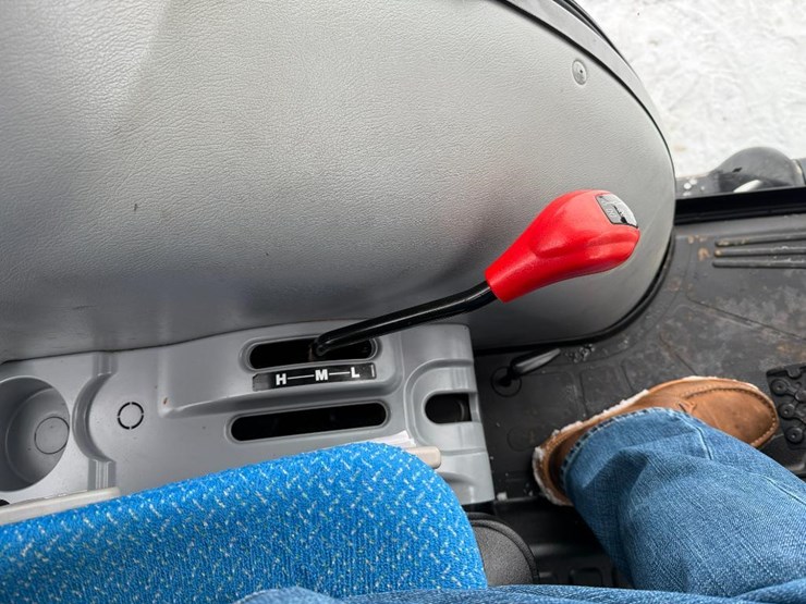 new-holland-boomer-37-image-57