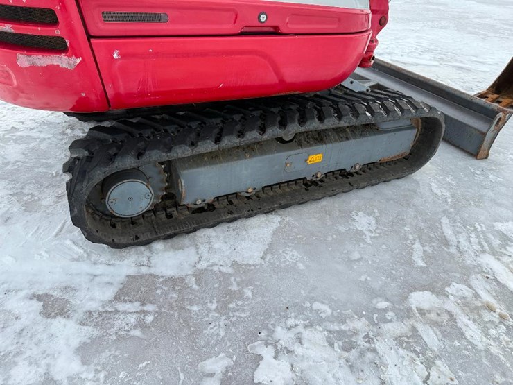 takeuchi-tb240-image-22