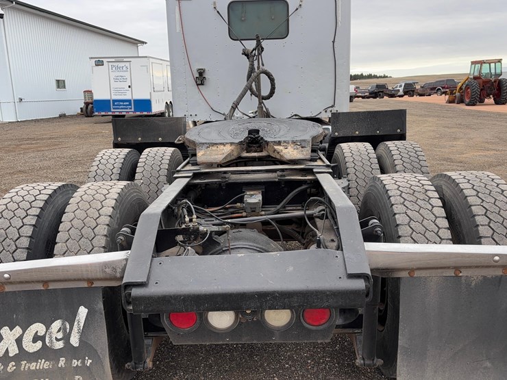 2004-kenworth-w900l-image-11