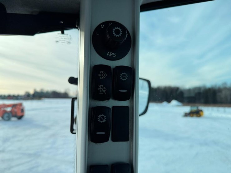 2015-volvo-l90g-image-72