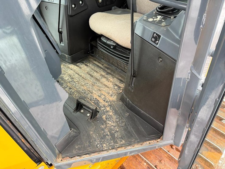 deere-650k-xlt-image-46