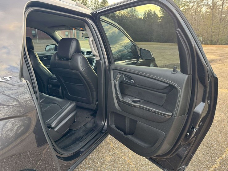 2016-gmc-acadia-slt-image-21