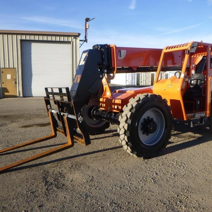 2018 JLG 8042
