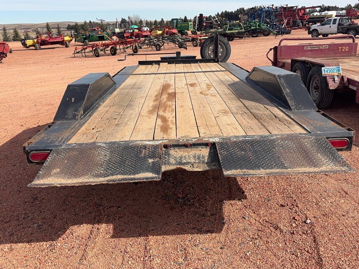 2018-titan-trailer-image-5