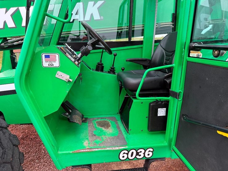 2015-sky-trak-6036-image-38