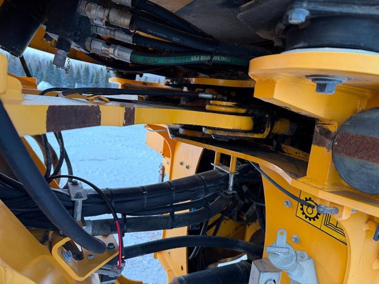 2015-volvo-l90g-image-28