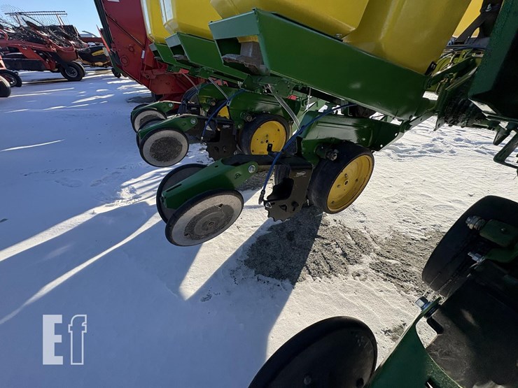 john-deere-7000-image-6