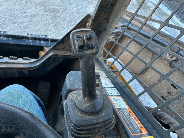 2022-deere-331g-image-24