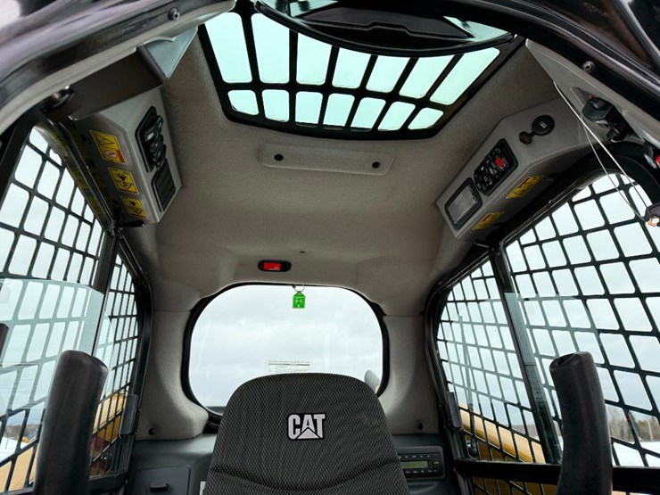 2022-caterpillar-246d3-image-29