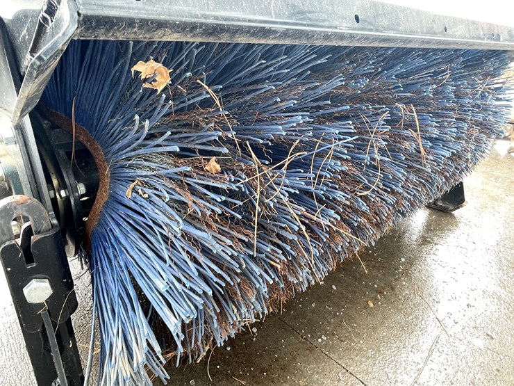 #4903-•-virnig-48"-mini-skid-steer-mount-hydraulic-broom-image-8