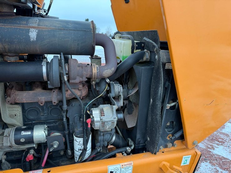 2011-case-570m-xt-image-49