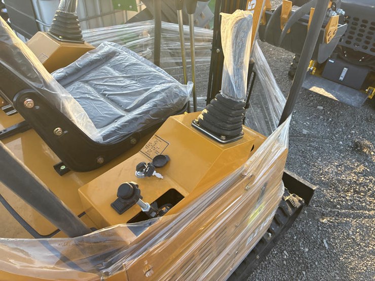 #115382-•-rt-15r-mini-excavator-image-14