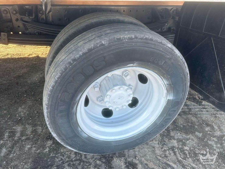 2017-hino-155-image-25