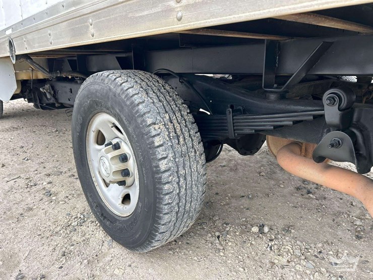 2017-chevrolet-express-3500-image-26