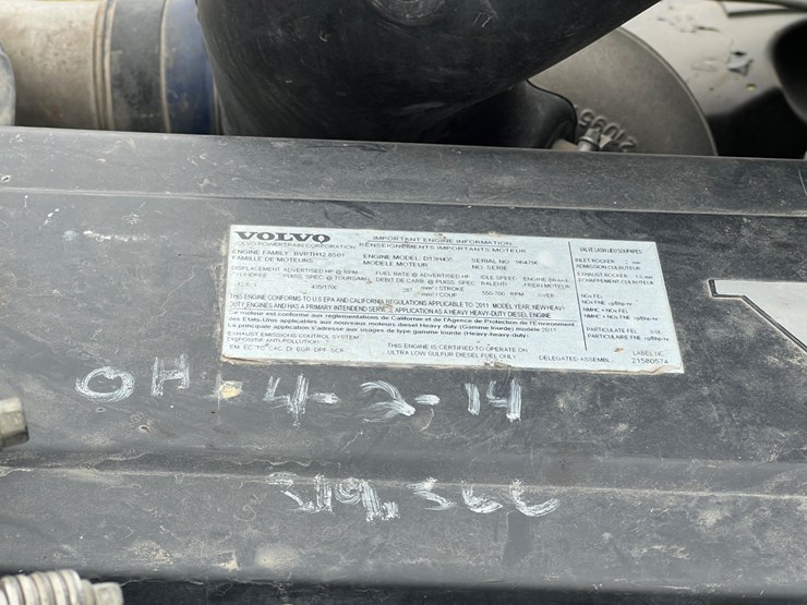 2012-volvo-vn-image-44