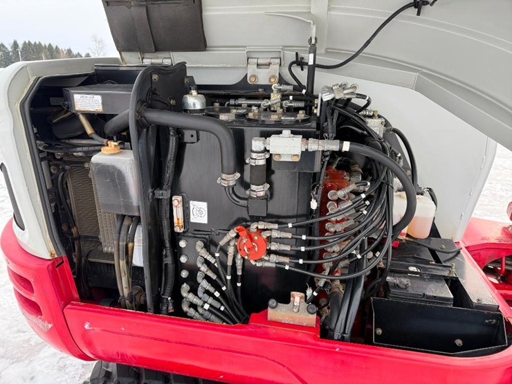 takeuchi-tb240-image-42