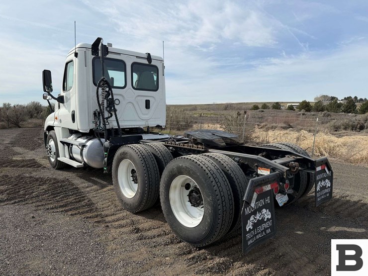 2017-freightliner-cascadia-125-image-3