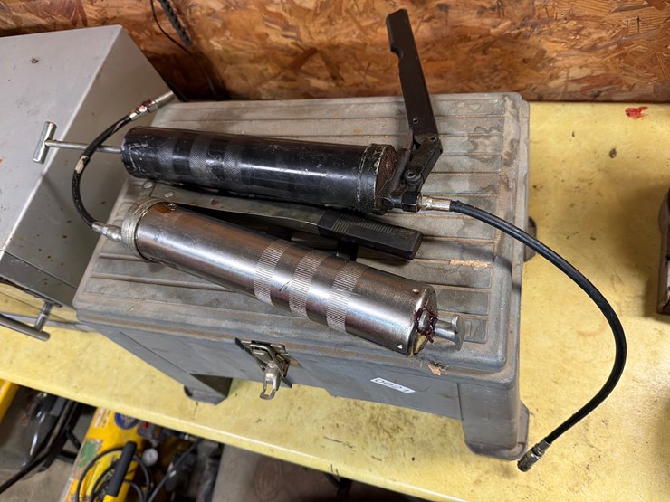 #21-•-stool-with-storage-and-2-grease-guns-image-2