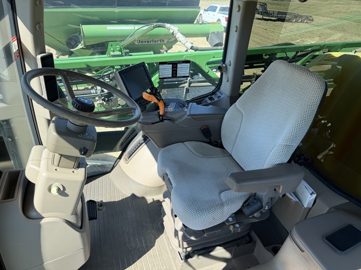 2017-john-deere-r4030-image-13