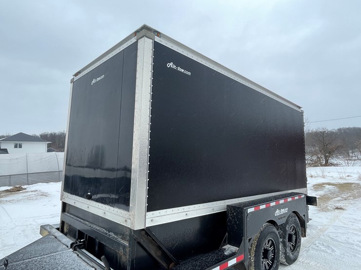 #135-•-2022-rock-line-products-air-tow-ground-loading-enclosed-trailer-(has-wi-title)-image-17