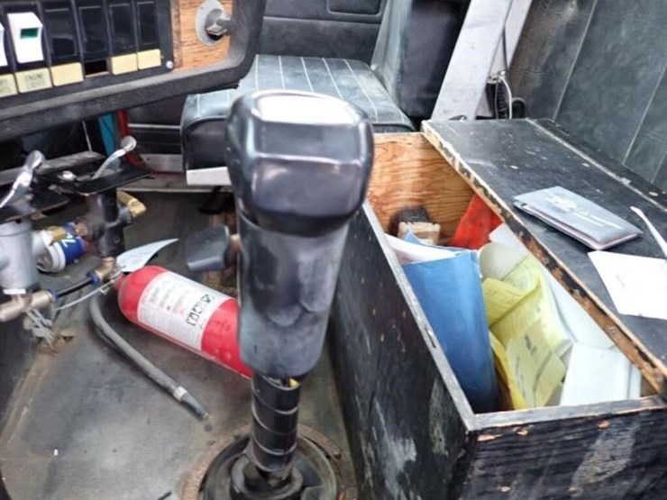 1990-white-gmc-t/a-water-truck-4v2bdbme1ln633643-image-19