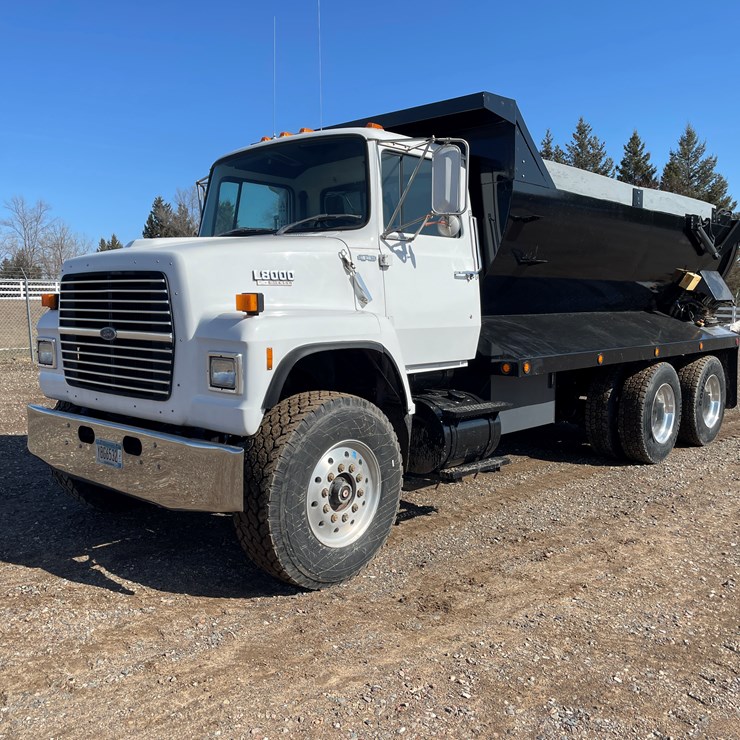 1990 FORD L8000