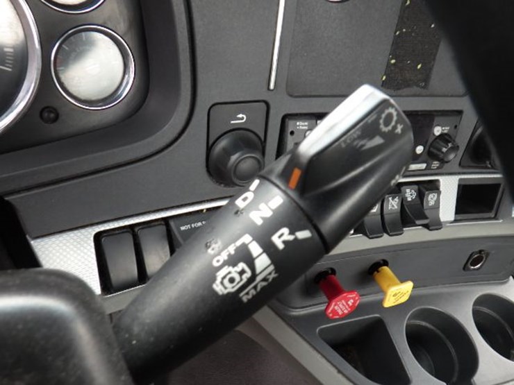 2022-kenworth-t680-image-16