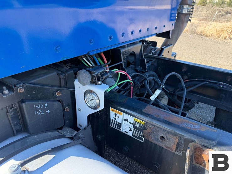 2015-kenworth-t800-image-13