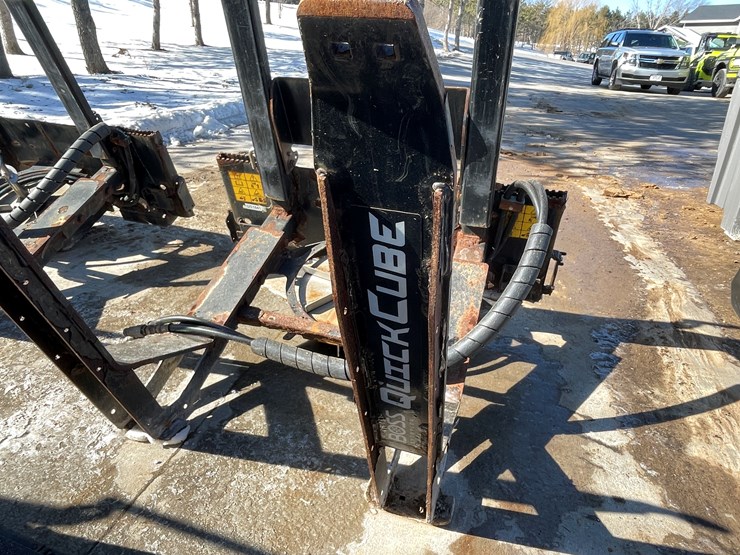 #169-•-boss-quick-cube-skid-steer-mount-salt-spreader-(1)-attachment-&-(1)-cube-image-5