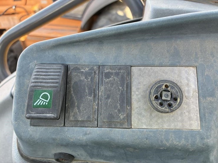 new-holland-b95-image-23