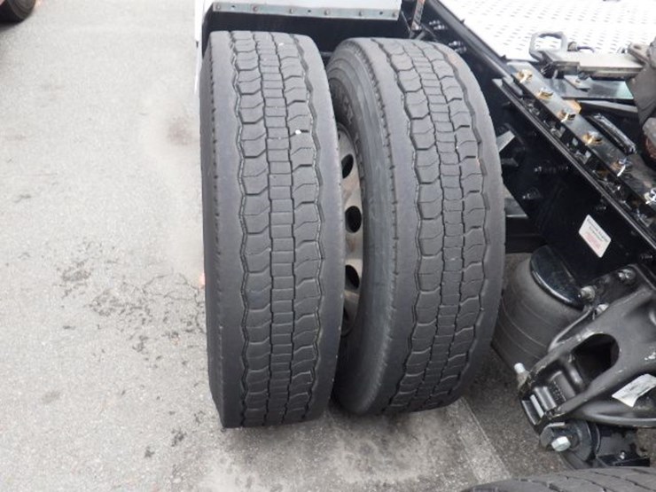 2024-kenworth-t680-image-17