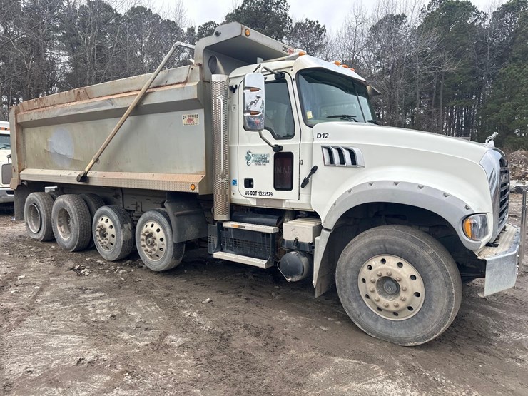 2020-mack-gr64f9-quad/a-dump-truck-image-2