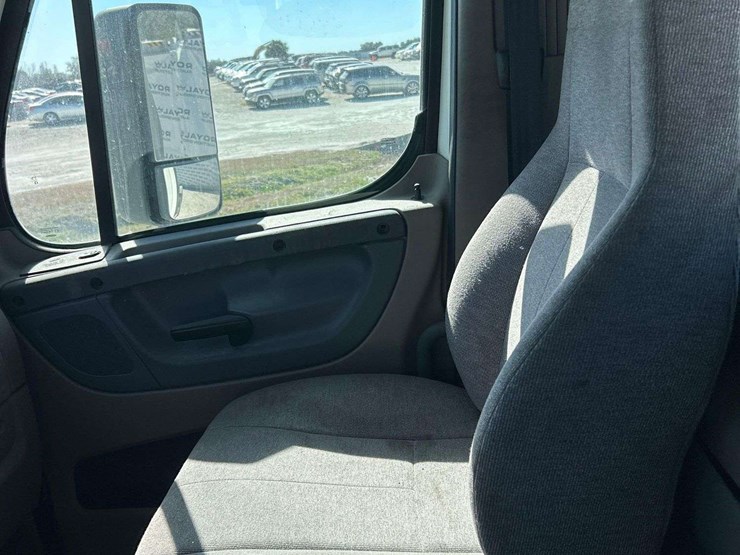 2016-freightliner-cascadia-125-image-20