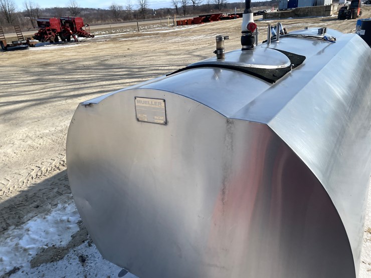 #305-•-600-gallon-mueller-stainless-steel-bulk-tank-image-18