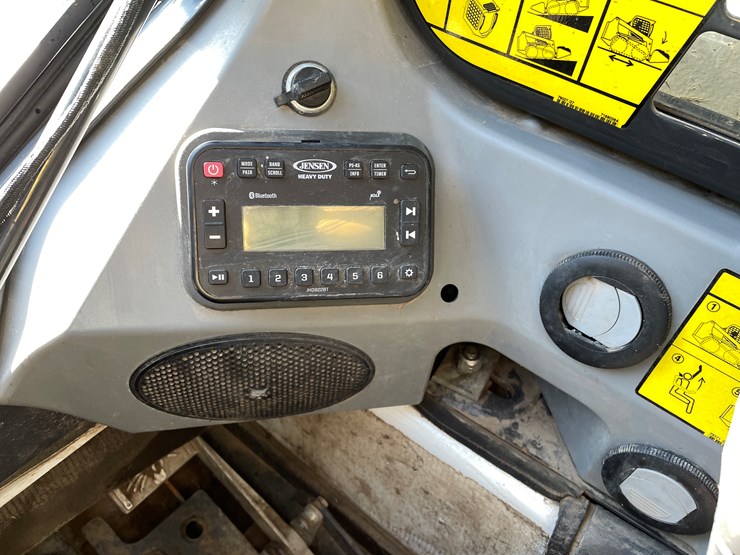 2022-bobcat-t450-image-44