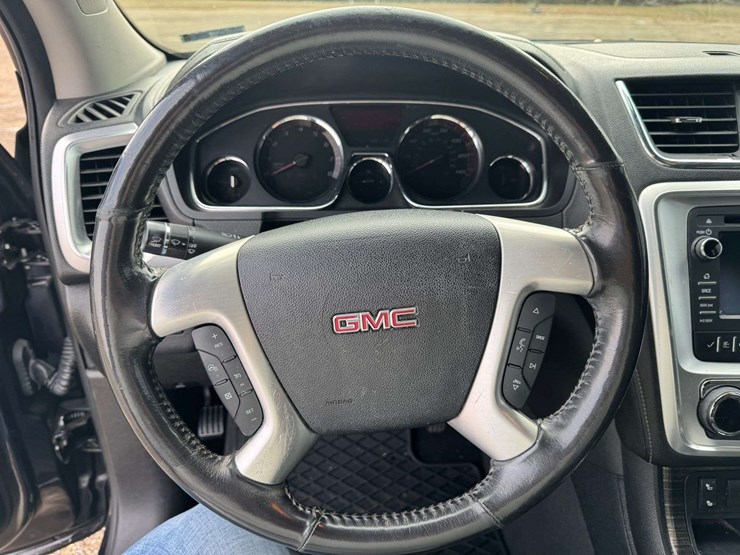 2016-gmc-acadia-slt-image-14