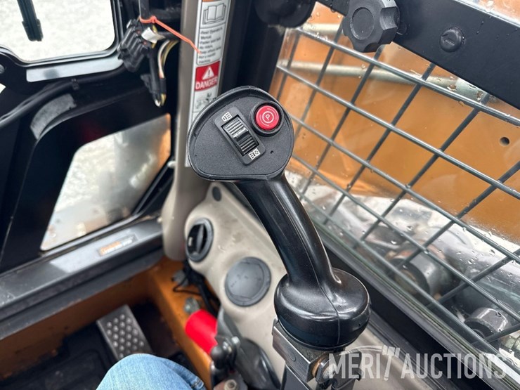 2012-case-sv300-image-36