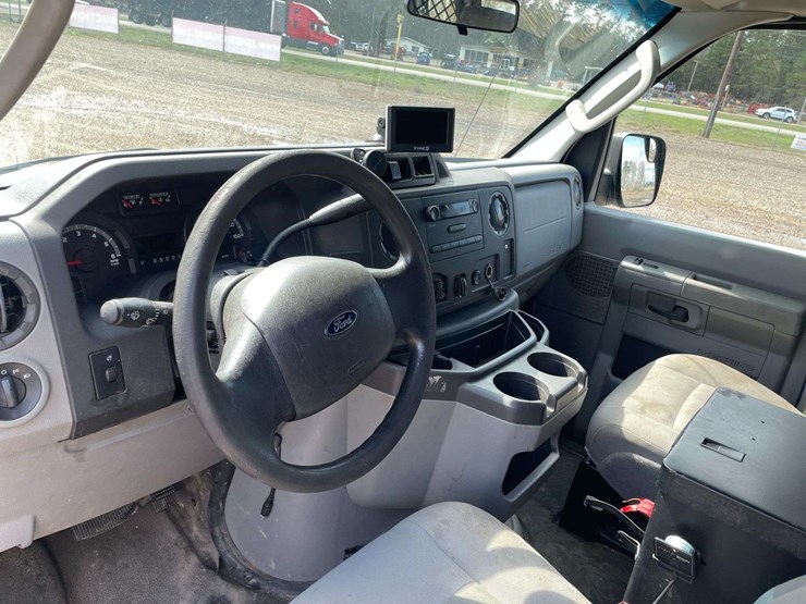 2014-ford-cargo-image-11