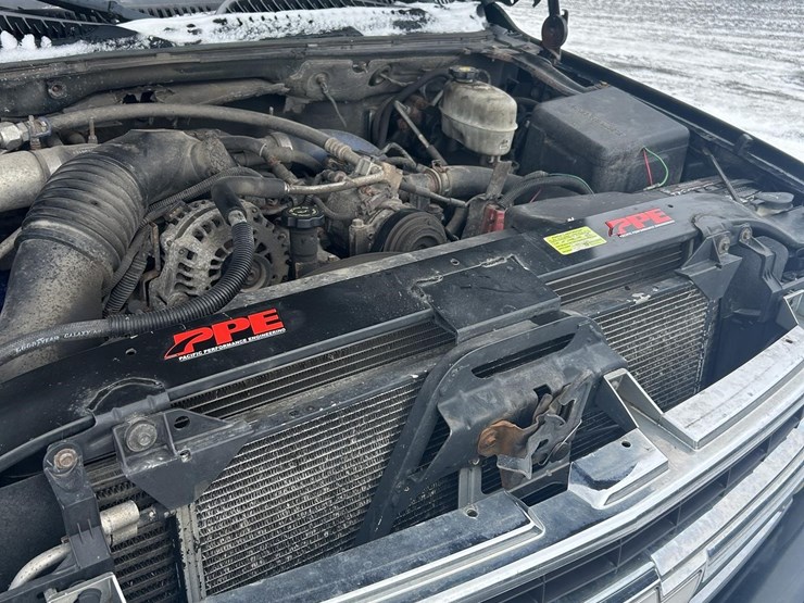 2003-chevrolet-suburban-2500-image-12