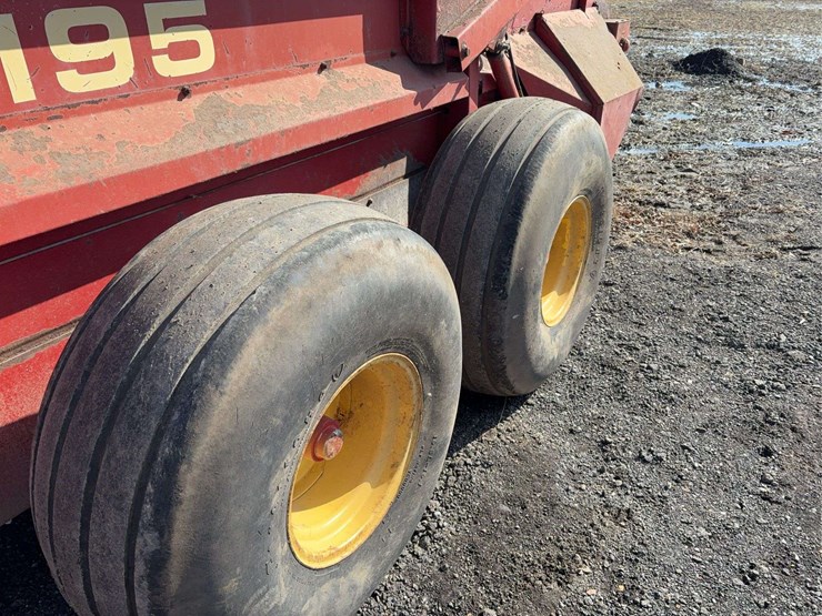 new-holland-195-image-4