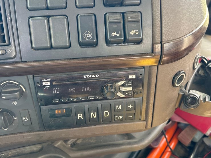 2017-volvo-vnl64-t/a-truck-tractor-image-21