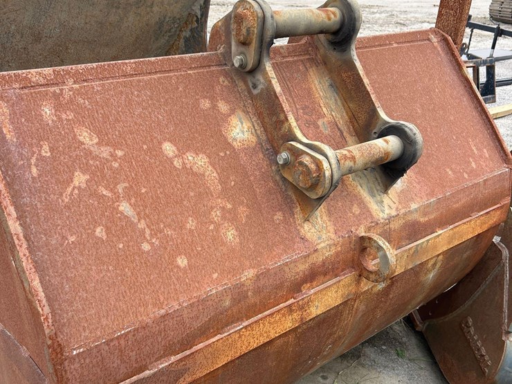 62in-hydraulic-excavator-bucket-image-3